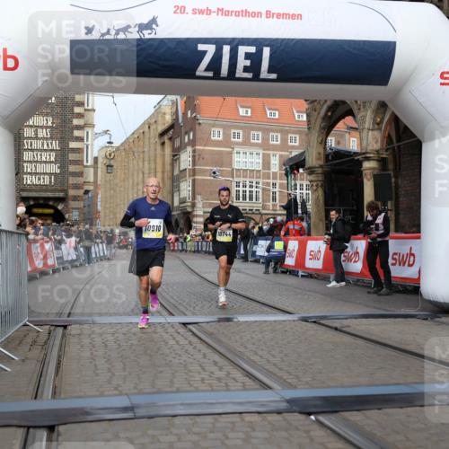 05.10.2025 - 20. swb-Marathon Bremen Yannick Fuchs http://msf.ph/oto/9242516 05.10.2025 10:41:34 Ziel 10744, 10910 meine-sportfotos.de