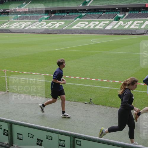 05.10.2025 - 20. swb-Marathon Bremen Michael Burmester http://msf.ph/oto/9242517 05.10.2025 10:35:38 Laufen im Stadion 7163, 7177, 7178, 9201, 9231, 9330, 9350, 9433, 9451, 9495, 9508, 9516, 9518, 9542, 9550, 9576, 9582, 9601, 9609, 9612, 9622, 9625, 9634, 9666, 9722, 9737, 9790, 9886, 9904, 9914, 9937, 9954, 9962, 9968, 10006, 10039, 10049, 10055, 10059, 10063, 10079, 10084, 10105, 10127, 10138, 10139, 10145, 10169, 10179, 10225, 10228, 10250, 10281, 10336, 10353, 10359, 10368, 10377, 10395, 10555, 10644, 10694, 10834, 10845, 10988, 9292, 9430, 9669, 9672 meine-sportfotos.de