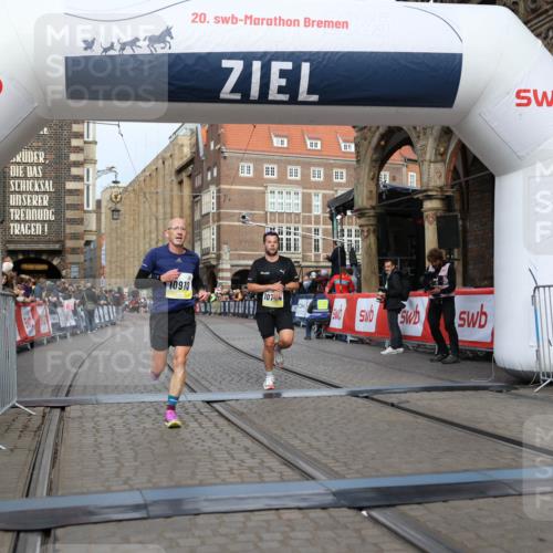 05.10.2025 - 20. swb-Marathon Bremen Yannick Fuchs http://msf.ph/oto/9242537 05.10.2025 10:41:34 Ziel 10744, 10910 meine-sportfotos.de