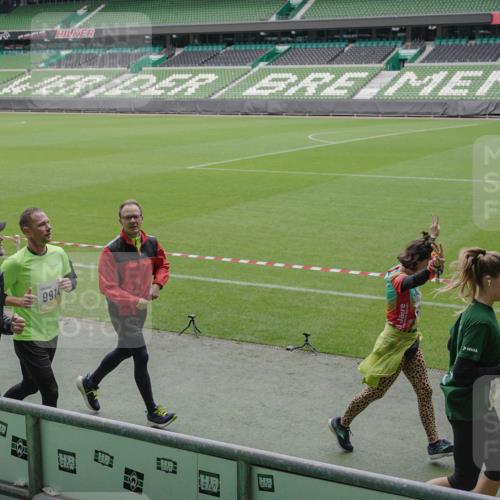 05.10.2025 - 20. swb-Marathon Bremen Michael Burmester http://msf.ph/oto/9242563 05.10.2025 10:35:40 Laufen im Stadion 7163, 7177, 7178, 9173, 9201, 9231, 9278, 9330, 9350, 9433, 9451, 9462, 9495, 9508, 9516, 9518, 9542, 9550, 9576, 9582, 9601, 9609, 9612, 9622, 9625, 9634, 9666, 9737, 9790, 9886, 9904, 9914, 9937, 9954, 9962, 9968, 9977, 10006, 10039, 10049, 10055, 10059, 10063, 10079, 10084, 10105, 10127, 10138, 10139, 10143, 10145, 10179, 10225, 10228, 10250, 10281, 10336, 10353, 10359, 10367, 10368, 10377, 10395, 10555, 10644, 10694, 10834, 10845, 10988, 9430, 9669, 9672 meine-sportfotos.de