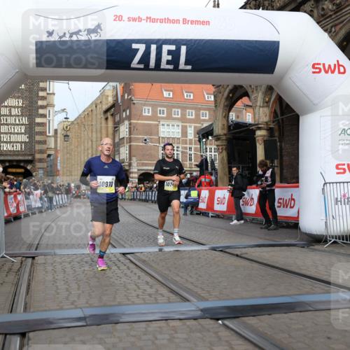 05.10.2025 - 20. swb-Marathon Bremen Yannick Fuchs http://msf.ph/oto/9242564 05.10.2025 10:41:34 Ziel 10744, 10910 meine-sportfotos.de