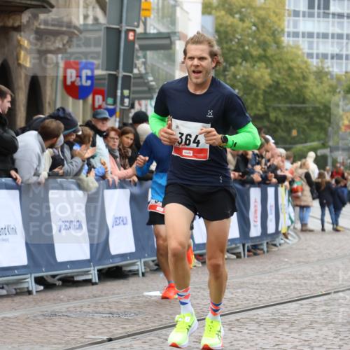 05.10.2025 - 20. swb-Marathon Bremen Strokosch-Dieckow http://msf.ph/oto/9242589 05.10.2025 12:44:08 Ziel 364, 942 meine-sportfotos.de