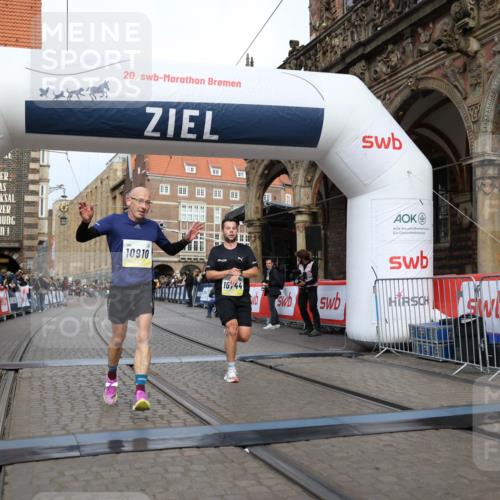 05.10.2025 - 20. swb-Marathon Bremen Yannick Fuchs http://msf.ph/oto/9242602 05.10.2025 10:41:35 Ziel 10744, 10910 meine-sportfotos.de