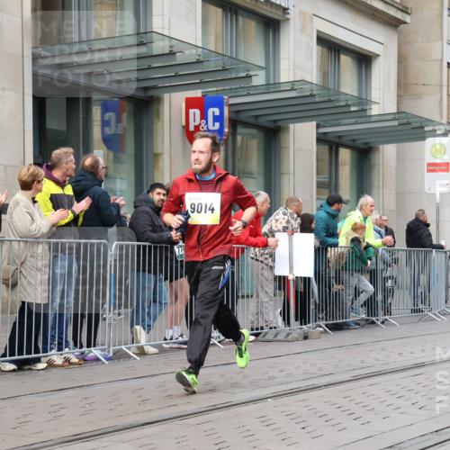 05.10.2025 - 20. swb-Marathon Bremen Strokosch-Dieckow http://msf.ph/oto/9242622 05.10.2025 10:48:50 Ziel 7202, 9014, 9206, 9216, 9317, 9333, 9457, 9556, 9708, 10016, 10221, 10449, 10715, 10733, 10735, 10973, 11057, 11598, 11673, 11695, 7202, 9014, 9206, 9216, 9317, 9333, 9457, 9556, 9708, 10016, 10221, 10449, 10715, 10733, 10735, 10973, 11057, 11598, 11673, 11695 meine-sportfotos.de