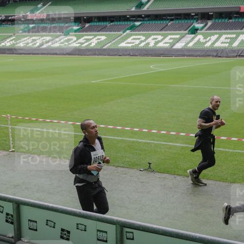 05.10.2025 - 20. swb-Marathon Bremen Michael Burmester http://msf.ph/oto/9242630 05.10.2025 10:35:42 Laufen im Stadion 7163, 7177, 7178, 9173, 9231, 9278, 9330, 9350, 9433, 9450, 9451, 9462, 9495, 9508, 9516, 9518, 9542, 9550, 9576, 9582, 9601, 9609, 9612, 9622, 9625, 9634, 9666, 9737, 9790, 9880, 9886, 9904, 9914, 9937, 9954, 9962, 9968, 9977, 10006, 10039, 10049, 10055, 10059, 10063, 10079, 10084, 10105, 10127, 10138, 10139, 10143, 10145, 10179, 10225, 10228, 10250, 10293, 10336, 10353, 10359, 10367, 10368, 10377, 10395, 10555, 10644, 10694, 10834, 10845, 10988, 9430, 9672 meine-sportfotos.de