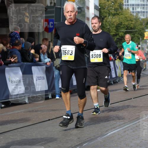 05.10.2025 - 20. swb-Marathon Bremen Strokosch-Dieckow http://msf.ph/oto/9242642 05.10.2025 10:57:36 Ziel 9309, 9372, 9585, 9747, 9904, 9914, 9943, 9962, 10225, 10250, 10329, 10555, 10694, 10739, 10754, 11352, 11360, 11520, 11521, 11583 meine-sportfotos.de