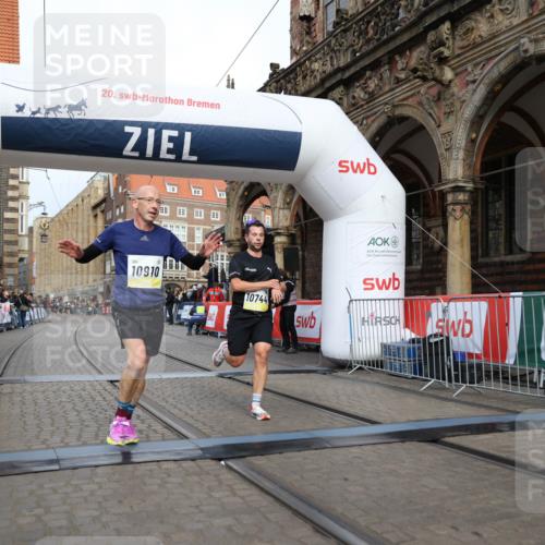 05.10.2025 - 20. swb-Marathon Bremen Yannick Fuchs http://msf.ph/oto/9242645 05.10.2025 10:41:35 Ziel 10744, 10910 meine-sportfotos.de