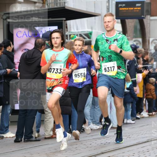 05.10.2025 - 20. swb-Marathon Bremen Strokosch-Dieckow http://msf.ph/oto/9242651 05.10.2025 10:48:52 Ziel 7202, 9014, 9206, 9216, 9317, 9333, 9435, 9457, 9556, 9708, 10016, 10221, 10449, 10519, 10715, 10733, 10735, 11057, 11319, 11598, 11672, 11673, 11695, 7202, 9014, 9206, 9216, 9317, 9333, 9435, 9457, 9556, 9708, 10016, 10221, 10449, 10519, 10715, 10733, 10735, 11057, 11319, 11598, 11672, 11673, 11695 meine-sportfotos.de