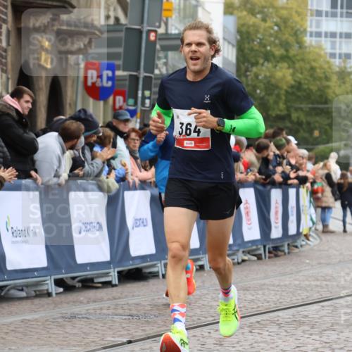 05.10.2025 - 20. swb-Marathon Bremen Strokosch-Dieckow http://msf.ph/oto/9242662 05.10.2025 12:44:08 Ziel 364, 942 meine-sportfotos.de