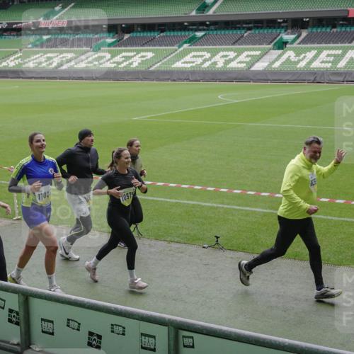 05.10.2025 - 20. swb-Marathon Bremen Michael Burmester http://msf.ph/oto/9242668 05.10.2025 10:35:44 Laufen im Stadion 7163, 7177, 7178, 9173, 9174, 9231, 9278, 9330, 9350, 9378, 9433, 9450, 9451, 9462, 9495, 9508, 9516, 9518, 9542, 9550, 9576, 9582, 9601, 9609, 9612, 9625, 9634, 9666, 9737, 9790, 9880, 9886, 9904, 9914, 9937, 9954, 9962, 9968, 9977, 10006, 10039, 10049, 10055, 10059, 10063, 10079, 10084, 10105, 10127, 10138, 10139, 10143, 10145, 10179, 10225, 10228, 10250, 10293, 10336, 10353, 10359, 10367, 10368, 10377, 10395, 10555, 10644, 10845, 10988, 9672 meine-sportfotos.de