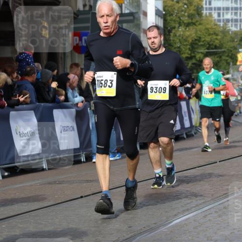 05.10.2025 - 20. swb-Marathon Bremen Strokosch-Dieckow http://msf.ph/oto/9242673 05.10.2025 10:57:36 Ziel 9309, 9372, 9585, 9747, 9904, 9914, 9943, 9962, 10225, 10250, 10329, 10555, 10694, 10739, 10754, 11352, 11360, 11520, 11521, 11583 meine-sportfotos.de