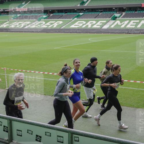 05.10.2025 - 20. swb-Marathon Bremen Michael Burmester http://msf.ph/oto/9242688 05.10.2025 10:35:45 Laufen im Stadion 7163, 7177, 7178, 9173, 9174, 9231, 9278, 9330, 9350, 9378, 9433, 9450, 9451, 9462, 9495, 9508, 9516, 9518, 9542, 9550, 9576, 9582, 9601, 9609, 9612, 9625, 9634, 9666, 9737, 9790, 9880, 9886, 9904, 9914, 9937, 9954, 9962, 9968, 9977, 10006, 10039, 10049, 10055, 10059, 10063, 10079, 10084, 10105, 10127, 10138, 10139, 10143, 10145, 10179, 10225, 10228, 10250, 10293, 10336, 10353, 10359, 10367, 10368, 10377, 10395, 10555, 10988, 9672 meine-sportfotos.de