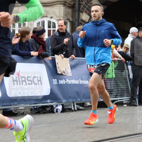 05.10.2025 - 20. swb-Marathon Bremen Strokosch-Dieckow http://msf.ph/oto/9242690 05.10.2025 12:44:11 Ziel 364, 559, 942 meine-sportfotos.de