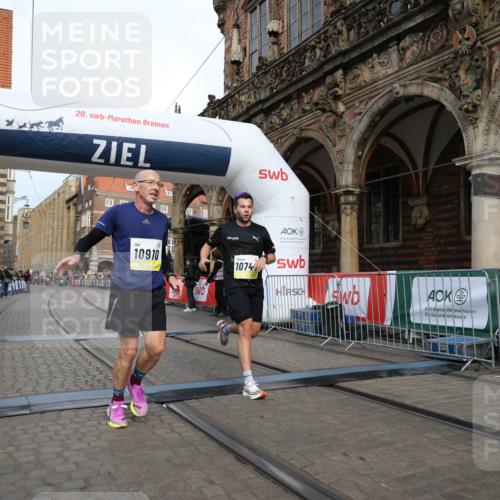 05.10.2025 - 20. swb-Marathon Bremen Yannick Fuchs http://msf.ph/oto/9242693 05.10.2025 10:41:36 Ziel 10744, 10910 meine-sportfotos.de