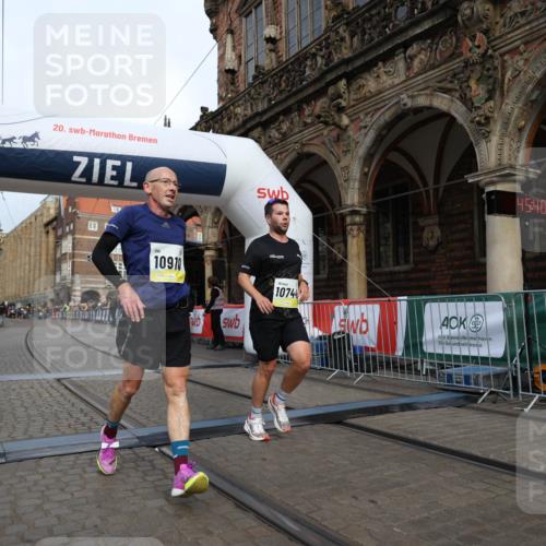 05.10.2025 - 20. swb-Marathon Bremen Yannick Fuchs http://msf.ph/oto/9242704 05.10.2025 10:41:36 Ziel 10744, 10910 meine-sportfotos.de
