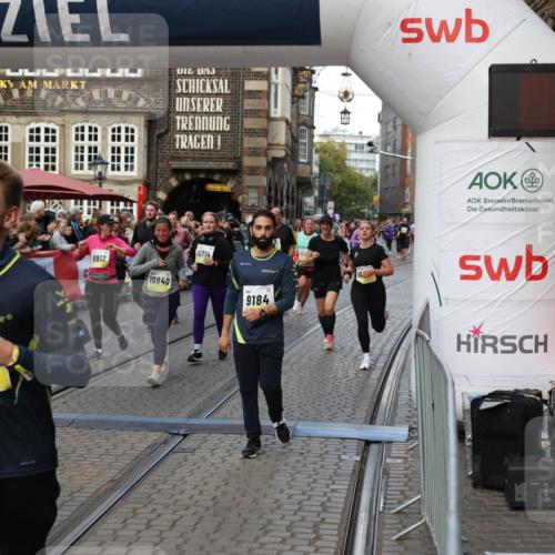 05.10.2025 - 20. swb-Marathon Bremen Yannick Fuchs http://msf.ph/oto/9242707 05.10.2025 11:09:02 Ziel 9184, 9466, 9721, 9774, 9853, 9912, 10031, 10087, 10248, 10714, 10840, 11126, 11142 meine-sportfotos.de