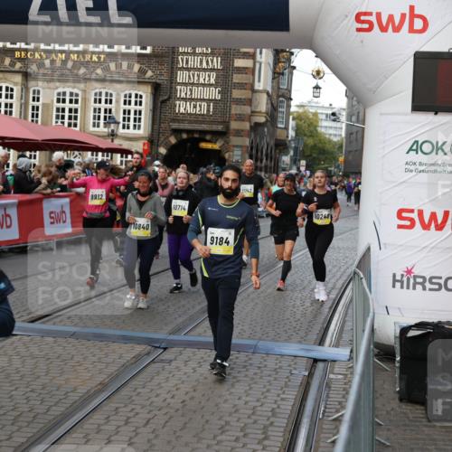 05.10.2025 - 20. swb-Marathon Bremen Yannick Fuchs http://msf.ph/oto/9242743 05.10.2025 11:09:02 Ziel 9184, 9466, 9721, 9774, 9853, 9912, 10031, 10087, 10248, 10714, 10840, 11126, 11142 meine-sportfotos.de