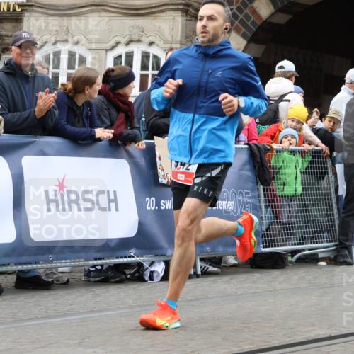 05.10.2025 - 20. swb-Marathon Bremen Strokosch-Dieckow http://msf.ph/oto/9242756 05.10.2025 12:44:12 Ziel 364, 559, 942 meine-sportfotos.de