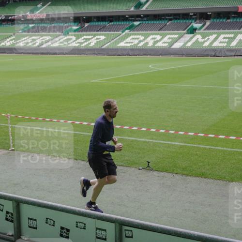 05.10.2025 - 20. swb-Marathon Bremen Michael Burmester http://msf.ph/oto/9242766 05.10.2025 10:35:47 Laufen im Stadion 7163, 7177, 7178, 9173, 9174, 9231, 9278, 9327, 9330, 9350, 9378, 9389, 9433, 9450, 9451, 9462, 9495, 9508, 9516, 9518, 9542, 9550, 9576, 9582, 9601, 9609, 9612, 9625, 9634, 9666, 9737, 9790, 9880, 9886, 9904, 9914, 9937, 9954, 9962, 9968, 9977, 10006, 10039, 10049, 10055, 10059, 10063, 10079, 10084, 10105, 10127, 10138, 10139, 10143, 10145, 10179, 10182, 10225, 10228, 10250, 10293, 10336, 10353, 10359, 10367, 10368, 10377, 10395, 10555, 9672 meine-sportfotos.de