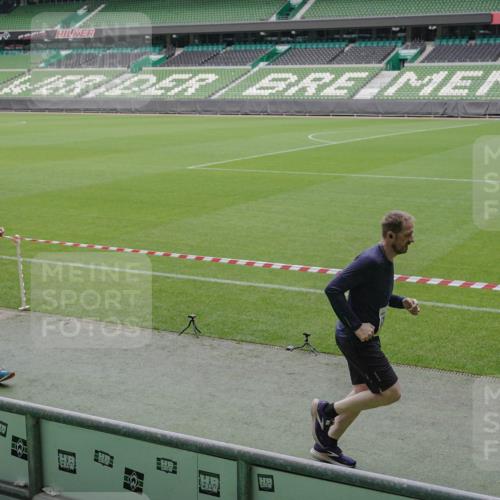 05.10.2025 - 20. swb-Marathon Bremen Michael Burmester http://msf.ph/oto/9242781 05.10.2025 10:35:47 Laufen im Stadion 7163, 7177, 7178, 9173, 9174, 9231, 9278, 9327, 9330, 9350, 9378, 9389, 9433, 9450, 9451, 9462, 9495, 9508, 9516, 9518, 9542, 9550, 9576, 9582, 9601, 9609, 9612, 9625, 9634, 9666, 9737, 9790, 9880, 9886, 9904, 9914, 9937, 9954, 9962, 9968, 9977, 10006, 10039, 10049, 10055, 10059, 10063, 10079, 10084, 10105, 10127, 10138, 10139, 10143, 10145, 10179, 10182, 10225, 10228, 10250, 10293, 10336, 10353, 10359, 10367, 10368, 10377, 10395, 10555, 9672 meine-sportfotos.de