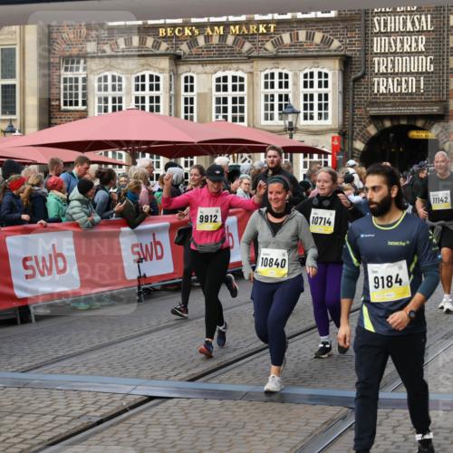 05.10.2025 - 20. swb-Marathon Bremen Yannick Fuchs http://msf.ph/oto/9242789 05.10.2025 11:09:03 Ziel 9184, 9466, 9721, 9774, 9853, 9912, 10031, 10087, 10248, 10714, 10840, 11126, 11142 meine-sportfotos.de