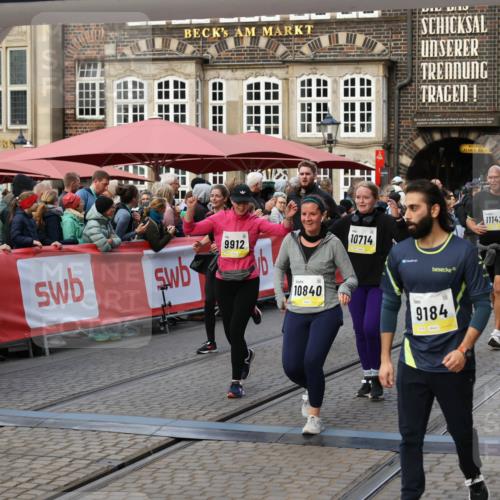 05.10.2025 - 20. swb-Marathon Bremen Yannick Fuchs http://msf.ph/oto/9242800 05.10.2025 11:09:03 Ziel 9184, 9466, 9721, 9774, 9853, 9912, 10031, 10087, 10248, 10714, 10840, 11126, 11142 meine-sportfotos.de