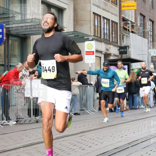 05.10.2025 - 20. swb-Marathon Bremen Strokosch-Dieckow http://msf.ph/oto/9242805 05.10.2025 10:48:56 Ziel 7202, 9014, 9206, 9233, 9317, 9333, 9435, 9457, 9555, 9556, 9708, 10016, 10118, 10221, 10381, 10449, 10519, 10673, 10715, 10735, 11057, 11319, 11487, 11598, 11672, 11673, 11695, 7202, 9014, 9206, 9233, 9317, 9333, 9435, 9457, 9555, 9556, 9708, 10016, 10118, 10221, 10381, 10449, 10519, 10673, 10715, 10735, 11057, 11319, 11487, 11598, 11672, 11673, 11695 meine-sportfotos.de