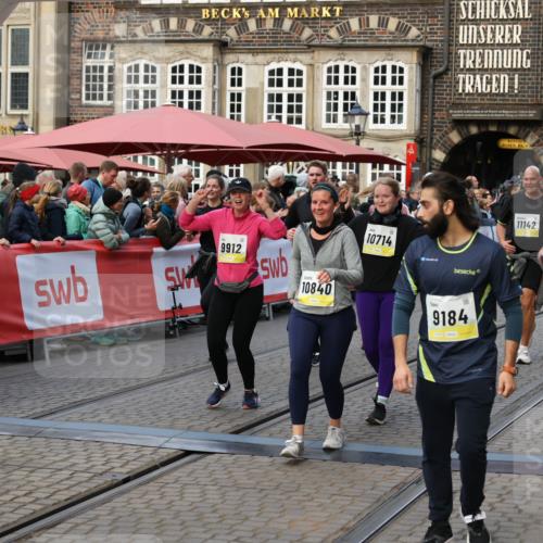 05.10.2025 - 20. swb-Marathon Bremen Yannick Fuchs http://msf.ph/oto/9242835 05.10.2025 11:09:03 Ziel 9184, 9466, 9721, 9774, 9853, 9912, 10031, 10087, 10248, 10714, 10840, 11126, 11142 meine-sportfotos.de