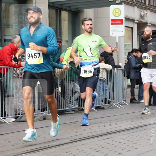 05.10.2025 - 20. swb-Marathon Bremen Strokosch-Dieckow http://msf.ph/oto/9242848 05.10.2025 10:48:57 Ziel 7202, 9014, 9206, 9233, 9333, 9435, 9457, 9555, 9556, 9708, 10016, 10118, 10221, 10381, 10449, 10519, 10673, 10715, 10735, 11057, 11319, 11487, 11598, 11672, 11673, 11695, 7202, 9014, 9206, 9233, 9333, 9435, 9457, 9555, 9556, 9708, 10016, 10118, 10221, 10381, 10449, 10519, 10673, 10715, 10735, 11057, 11319, 11487, 11598, 11672, 11673, 11695 meine-sportfotos.de