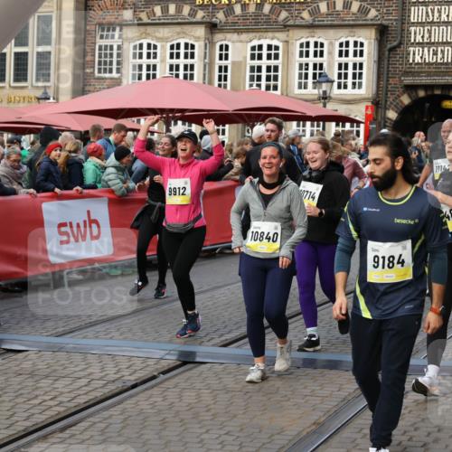 05.10.2025 - 20. swb-Marathon Bremen Yannick Fuchs http://msf.ph/oto/9242851 05.10.2025 11:09:03 Ziel 9184, 9466, 9721, 9774, 9853, 9912, 10031, 10087, 10248, 10714, 10840, 11126, 11142 meine-sportfotos.de
