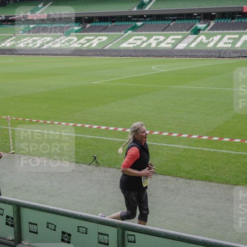 05.10.2025 - 20. swb-Marathon Bremen Michael Burmester http://msf.ph/oto/9242854 05.10.2025 10:35:50 Laufen im Stadion 7163, 7177, 7178, 9005, 9173, 9174, 9231, 9278, 9327, 9330, 9350, 9378, 9389, 9433, 9450, 9451, 9462, 9495, 9508, 9516, 9518, 9542, 9550, 9576, 9582, 9601, 9609, 9612, 9625, 9634, 9666, 9686, 9737, 9790, 9880, 9886, 9904, 9914, 9937, 9954, 9962, 9968, 9977, 10006, 10039, 10049, 10055, 10059, 10063, 10079, 10084, 10105, 10127, 10138, 10139, 10143, 10145, 10179, 10182, 10225, 10228, 10250, 10293, 10311, 10336, 10353, 10359, 10367, 10368, 10377, 10395, 10555 meine-sportfotos.de