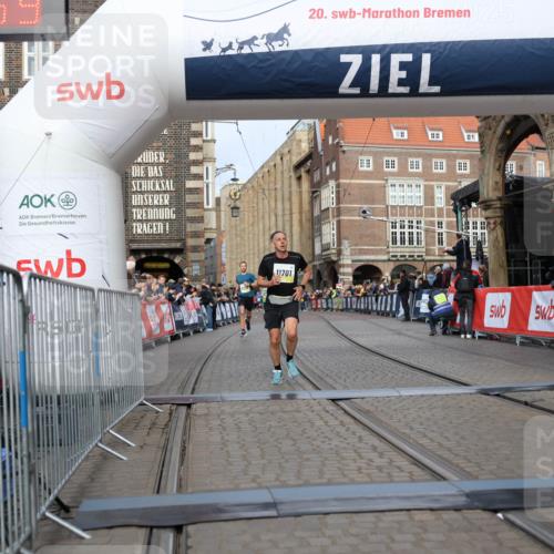 05.10.2025 - 20. swb-Marathon Bremen Yannick Fuchs http://msf.ph/oto/9242858 05.10.2025 10:41:48 Ziel 9253, 11701 meine-sportfotos.de