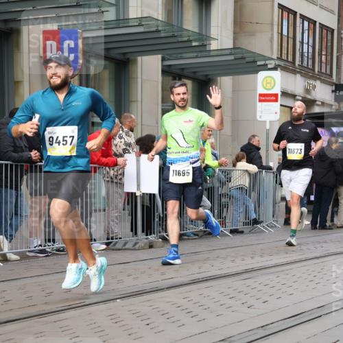 05.10.2025 - 20. swb-Marathon Bremen Strokosch-Dieckow http://msf.ph/oto/9242861 05.10.2025 10:48:58 Ziel 7202, 9014, 9206, 9233, 9333, 9435, 9457, 9555, 9556, 9708, 10016, 10118, 10221, 10381, 10449, 10519, 10673, 10715, 10735, 11057, 11319, 11487, 11598, 11672, 11673, 11695, 7202, 9014, 9206, 9233, 9333, 9435, 9457, 9555, 9556, 9708, 10016, 10118, 10221, 10381, 10449, 10519, 10673, 10715, 10735, 11057, 11319, 11487, 11598, 11672, 11673, 11695 meine-sportfotos.de