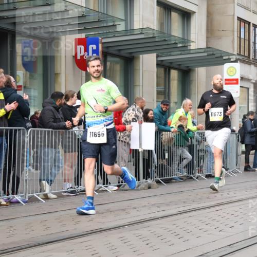 05.10.2025 - 20. swb-Marathon Bremen Strokosch-Dieckow http://msf.ph/oto/9242887 05.10.2025 10:48:58 Ziel 7202, 9014, 9206, 9233, 9333, 9435, 9457, 9555, 9556, 9708, 10016, 10118, 10221, 10381, 10449, 10519, 10673, 10715, 10735, 11057, 11319, 11487, 11598, 11672, 11673, 11695, 7202, 9014, 9206, 9233, 9333, 9435, 9457, 9555, 9556, 9708, 10016, 10118, 10221, 10381, 10449, 10519, 10673, 10715, 10735, 11057, 11319, 11487, 11598, 11672, 11673, 11695 meine-sportfotos.de