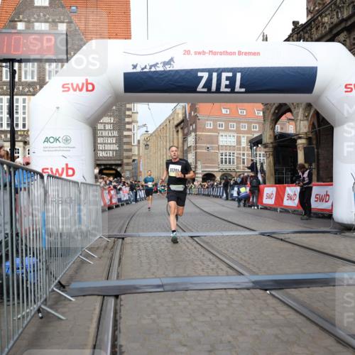 05.10.2025 - 20. swb-Marathon Bremen Yannick Fuchs http://msf.ph/oto/9242893 05.10.2025 10:41:48 Ziel 9253, 11701 meine-sportfotos.de