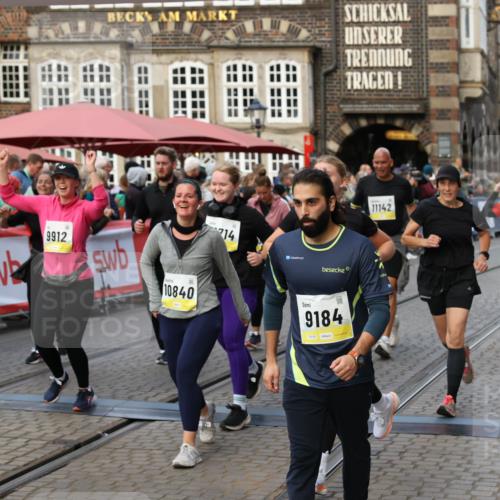 05.10.2025 - 20. swb-Marathon Bremen Yannick Fuchs http://msf.ph/oto/9242900 05.10.2025 11:09:04 Ziel 9184, 9466, 9721, 9774, 9853, 9912, 10031, 10087, 10248, 10714, 10840, 11126, 11142 meine-sportfotos.de