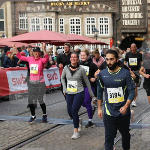 05.10.2025 - 20. swb-Marathon Bremen Yannick Fuchs http://msf.ph/oto/9242908 05.10.2025 11:09:04 Ziel 9184, 9466, 9721, 9774, 9853, 9912, 10031, 10087, 10248, 10714, 10840, 11126, 11142 meine-sportfotos.de