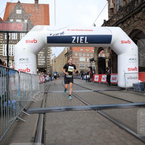 05.10.2025 - 20. swb-Marathon Bremen Yannick Fuchs http://msf.ph/oto/9242914 05.10.2025 10:41:49 Ziel 9253, 11701 meine-sportfotos.de