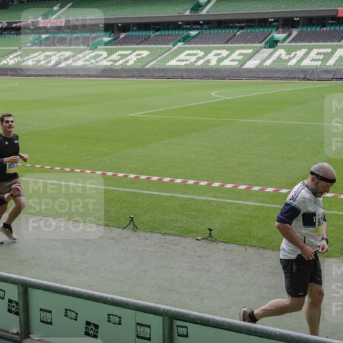 05.10.2025 - 20. swb-Marathon Bremen Michael Burmester http://msf.ph/oto/9242918 05.10.2025 10:35:52 Laufen im Stadion 7163, 7177, 7178, 9005, 9173, 9174, 9231, 9278, 9327, 9330, 9350, 9370, 9378, 9389, 9433, 9450, 9451, 9454, 9462, 9495, 9508, 9516, 9518, 9542, 9550, 9576, 9582, 9601, 9609, 9612, 9625, 9634, 9666, 9686, 9737, 9790, 9880, 9886, 9904, 9914, 9937, 9954, 9962, 9977, 10006, 10039, 10049, 10055, 10059, 10063, 10079, 10084, 10105, 10127, 10138, 10139, 10143, 10145, 10179, 10182, 10225, 10228, 10250, 10293, 10311, 10336, 10353, 10359, 10367, 10368, 10377, 10391, 10395 meine-sportfotos.de