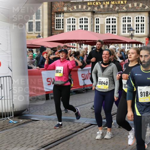 05.10.2025 - 20. swb-Marathon Bremen Yannick Fuchs http://msf.ph/oto/9242919 05.10.2025 11:09:04 Ziel 9184, 9466, 9721, 9774, 9853, 9912, 10031, 10087, 10248, 10714, 10840, 11126, 11142 meine-sportfotos.de