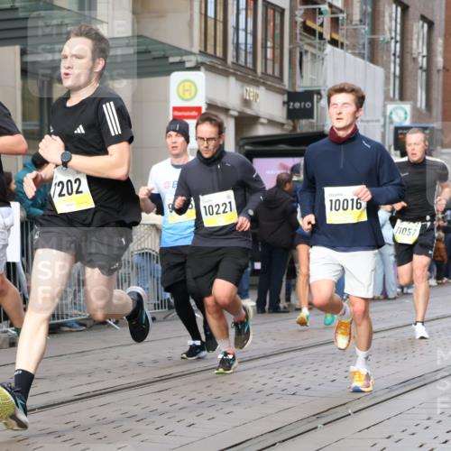 05.10.2025 - 20. swb-Marathon Bremen Strokosch-Dieckow http://msf.ph/oto/9242926 05.10.2025 10:49:00 Ziel 7202, 9206, 9233, 9333, 9435, 9457, 9555, 9556, 9708, 10016, 10118, 10221, 10381, 10519, 10673, 10715, 10735, 11057, 11319, 11487, 11598, 11672, 11673, 11695, 7202, 9206, 9233, 9333, 9435, 9457, 9555, 9556, 9708, 10016, 10118, 10221, 10381, 10519, 10673, 10715, 10735, 11057, 11319, 11487, 11598, 11672, 11673, 11695 meine-sportfotos.de