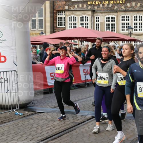 05.10.2025 - 20. swb-Marathon Bremen Yannick Fuchs http://msf.ph/oto/9242930 05.10.2025 11:09:04 Ziel 9184, 9466, 9721, 9774, 9853, 9912, 10031, 10087, 10248, 10714, 10840, 11126, 11142 meine-sportfotos.de