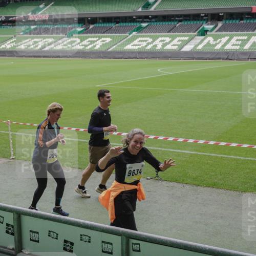 05.10.2025 - 20. swb-Marathon Bremen Michael Burmester http://msf.ph/oto/9242934 05.10.2025 10:35:53 Laufen im Stadion 7163, 7177, 7178, 9005, 9173, 9174, 9231, 9278, 9327, 9330, 9350, 9370, 9378, 9389, 9433, 9450, 9451, 9454, 9462, 9495, 9508, 9516, 9518, 9542, 9550, 9576, 9582, 9601, 9609, 9612, 9625, 9634, 9666, 9686, 9737, 9790, 9880, 9886, 9904, 9914, 9937, 9954, 9962, 9977, 10006, 10039, 10049, 10055, 10059, 10063, 10079, 10084, 10105, 10127, 10138, 10139, 10143, 10145, 10179, 10182, 10225, 10228, 10250, 10293, 10311, 10336, 10353, 10359, 10367, 10368, 10377, 10391, 10395 meine-sportfotos.de