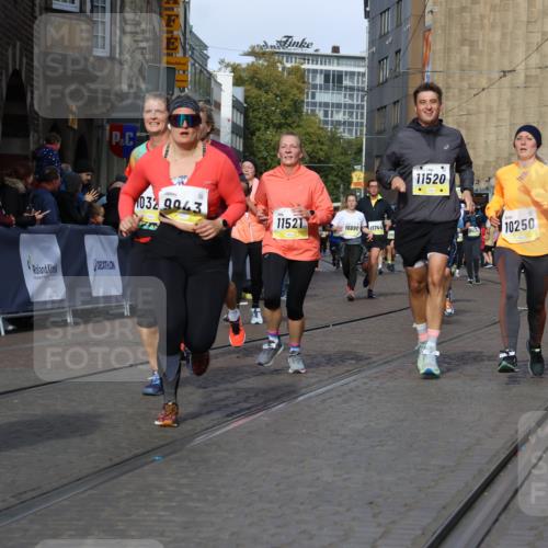 05.10.2025 - 20. swb-Marathon Bremen Strokosch-Dieckow http://msf.ph/oto/9242950 05.10.2025 10:57:42 Ziel 9309, 9372, 9585, 9943, 9979, 10225, 10250, 10329, 10341, 10555, 10890, 11457, 11520, 11521, 11575, 11731, 11744 meine-sportfotos.de
