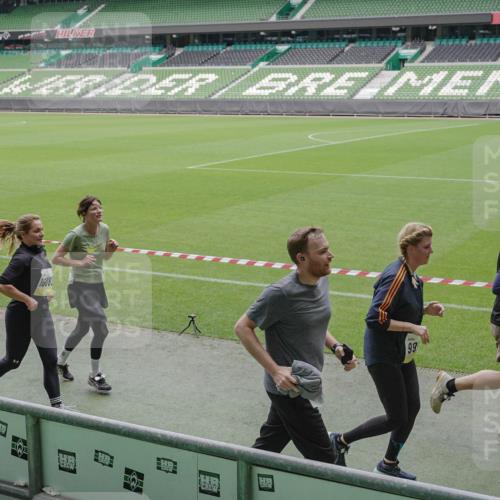 05.10.2025 - 20. swb-Marathon Bremen Michael Burmester http://msf.ph/oto/9242953 05.10.2025 10:35:54 Laufen im Stadion 7163, 7177, 7178, 8585, 9005, 9173, 9174, 9231, 9278, 9327, 9330, 9370, 9378, 9389, 9433, 9450, 9451, 9454, 9462, 9495, 9508, 9516, 9518, 9542, 9550, 9576, 9582, 9609, 9612, 9625, 9634, 9666, 9686, 9737, 9790, 9880, 9886, 9904, 9914, 9937, 9954, 9962, 9977, 10006, 10039, 10049, 10055, 10059, 10063, 10079, 10084, 10105, 10127, 10138, 10139, 10143, 10145, 10179, 10182, 10225, 10228, 10250, 10293, 10311, 10336, 10353, 10359, 10367, 10368, 10377, 10391 meine-sportfotos.de