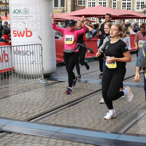05.10.2025 - 20. swb-Marathon Bremen Yannick Fuchs http://msf.ph/oto/9242962 05.10.2025 11:09:04 Ziel 9184, 9466, 9721, 9774, 9853, 9912, 10031, 10087, 10248, 10714, 10840, 11126, 11142 meine-sportfotos.de