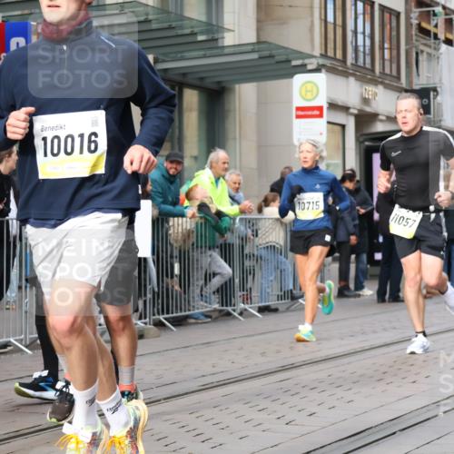 05.10.2025 - 20. swb-Marathon Bremen Strokosch-Dieckow http://msf.ph/oto/9242967 05.10.2025 10:49:01 Ziel 7202, 9206, 9233, 9333, 9435, 9457, 9555, 9556, 9626, 9627, 9708, 10016, 10118, 10221, 10381, 10519, 10673, 10715, 10735, 10888, 11057, 11319, 11487, 11579, 11598, 11672, 11673, 7202, 9206, 9233, 9333, 9435, 9457, 9555, 9556, 9626, 9627, 9708, 10016, 10118, 10221, 10381, 10519, 10673, 10715, 10735, 10888, 11057, 11319, 11487, 11579, 11598, 11672, 11673 meine-sportfotos.de