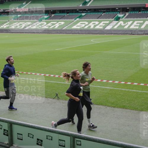 05.10.2025 - 20. swb-Marathon Bremen Michael Burmester http://msf.ph/oto/9242972 05.10.2025 10:35:54 Laufen im Stadion 7163, 7177, 7178, 8585, 9005, 9173, 9174, 9231, 9278, 9327, 9330, 9370, 9378, 9389, 9433, 9450, 9451, 9454, 9462, 9495, 9508, 9516, 9518, 9542, 9550, 9576, 9582, 9609, 9612, 9625, 9634, 9666, 9686, 9737, 9790, 9880, 9886, 9904, 9914, 9937, 9954, 9962, 9977, 10006, 10039, 10049, 10055, 10059, 10063, 10079, 10084, 10105, 10127, 10138, 10139, 10143, 10145, 10179, 10182, 10225, 10228, 10250, 10293, 10311, 10336, 10353, 10359, 10367, 10368, 10377, 10391 meine-sportfotos.de