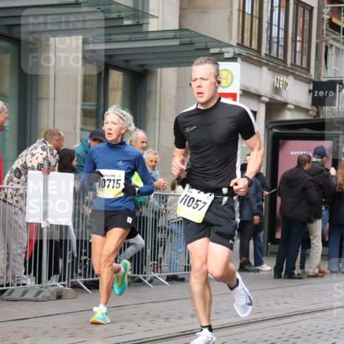 05.10.2025 - 20. swb-Marathon Bremen Strokosch-Dieckow http://msf.ph/oto/9242989 05.10.2025 10:49:01 Ziel 7202, 9206, 9233, 9333, 9435, 9457, 9555, 9556, 9626, 9627, 9708, 10016, 10118, 10221, 10381, 10519, 10673, 10715, 10735, 10888, 11057, 11319, 11487, 11579, 11598, 11672, 11673, 7202, 9206, 9233, 9333, 9435, 9457, 9555, 9556, 9626, 9627, 9708, 10016, 10118, 10221, 10381, 10519, 10673, 10715, 10735, 10888, 11057, 11319, 11487, 11579, 11598, 11672, 11673 meine-sportfotos.de