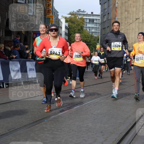 05.10.2025 - 20. swb-Marathon Bremen Strokosch-Dieckow http://msf.ph/oto/9242993 05.10.2025 10:57:42 Ziel 9309, 9372, 9585, 9943, 9979, 10225, 10250, 10329, 10341, 10555, 10890, 11457, 11520, 11521, 11575, 11731, 11744 meine-sportfotos.de